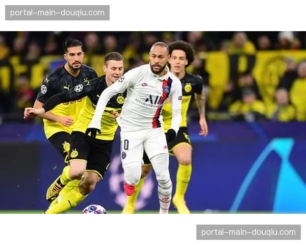 巴黎街头设立巨型屏幕，市政厅组织球迷观看巴黎对阵多特次回合