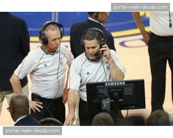 WNBA与国际篮联合作举办裁判季前研讨会，统一吹罚尺度