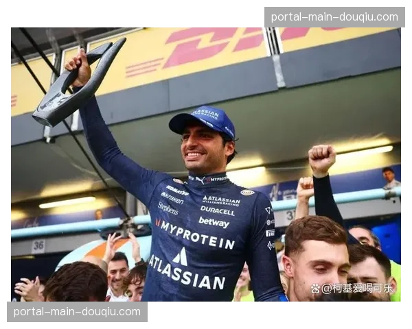 F1澳大利亚站一练:塞恩斯最快,汉密尔顿赛车遭遇液压故障 F1澳大利亚站一练:塞恩斯最快,汉密尔顿赛车遭遇液压故障