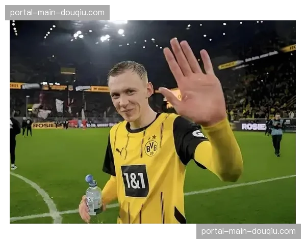 斯图加特3-2绝杀莱比锡，吉拉西完成帽子戏法